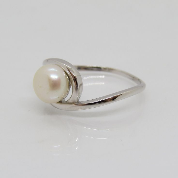 Silver Pearl Elegance Ring