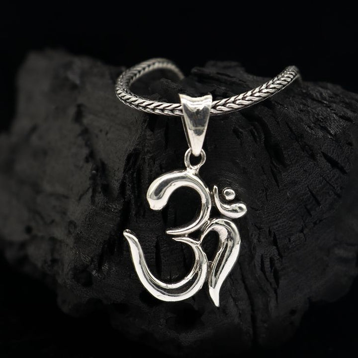 Om Locket